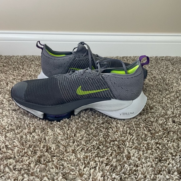 Nike Tempo ZoomX - Picture 2 of 4